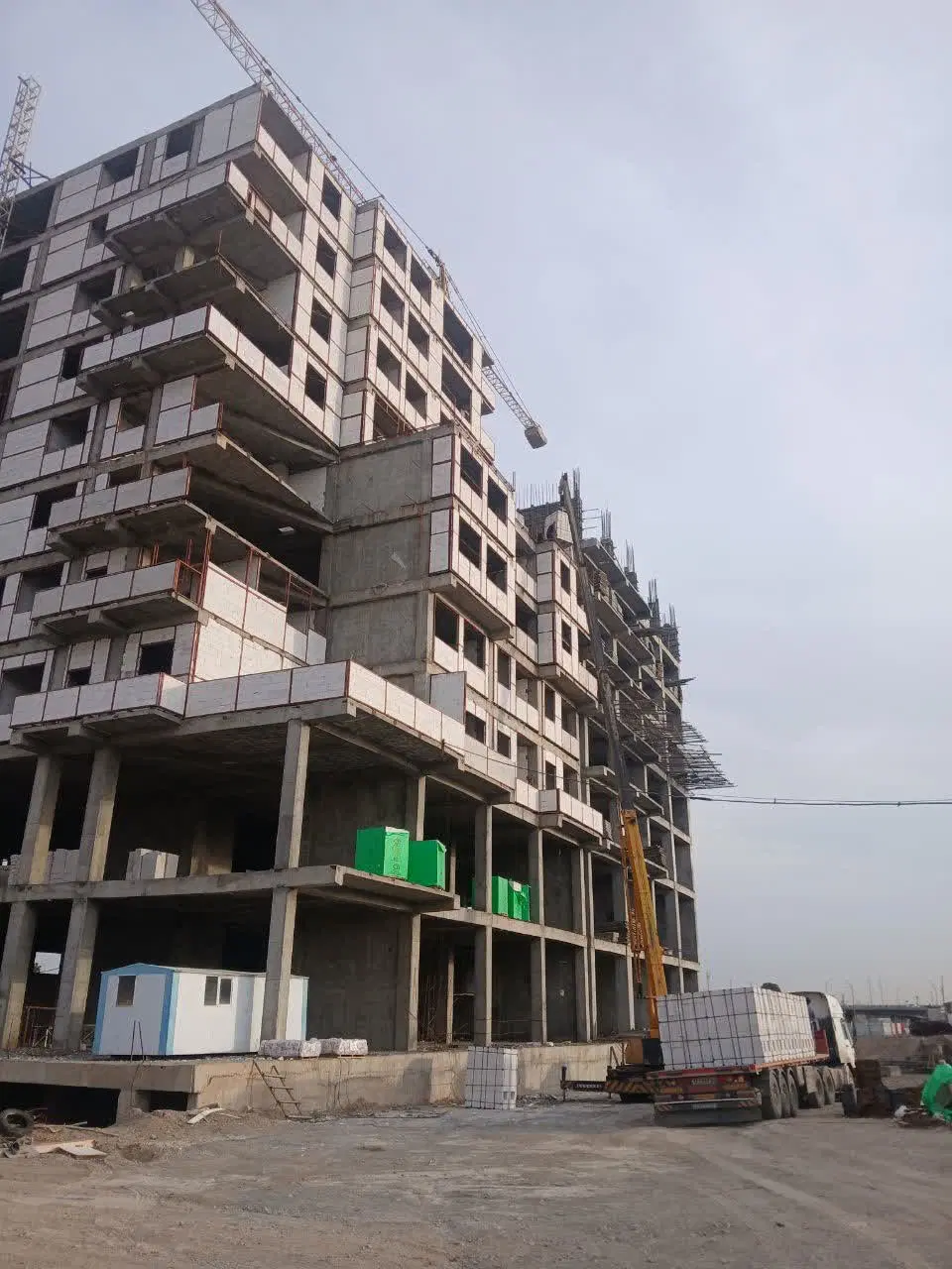 آپارتمان در حال ساخت