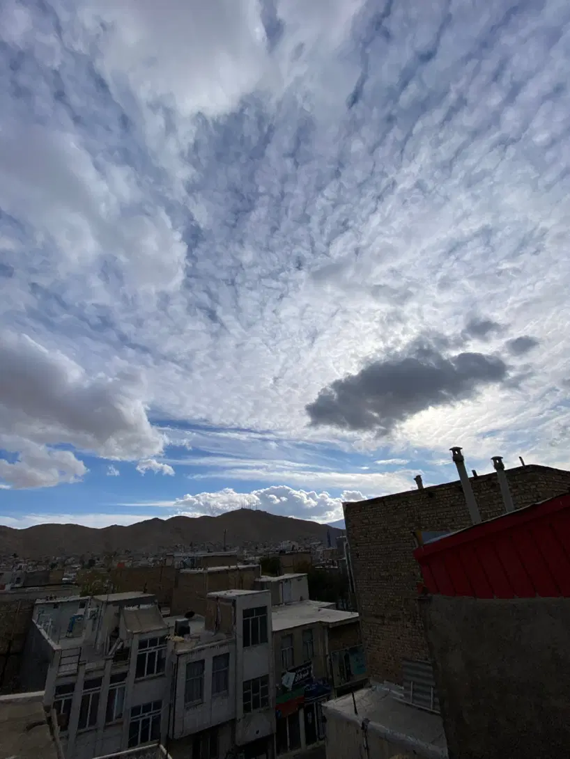 ۵۰ متر نوساز(نیمه کاره)بیست متری مالک اشتر(فوتبال)