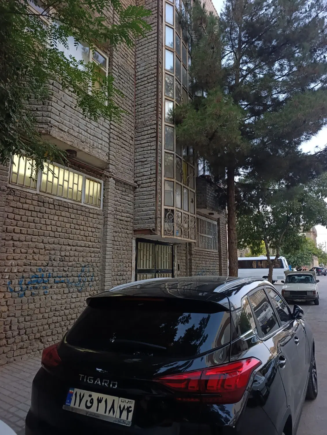 آپارتمان 130متری سه نبش غرق نور