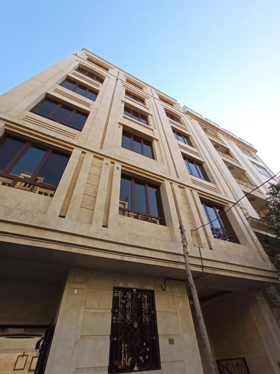 80متر 2خ فول امکانات 131_133 تخلیه