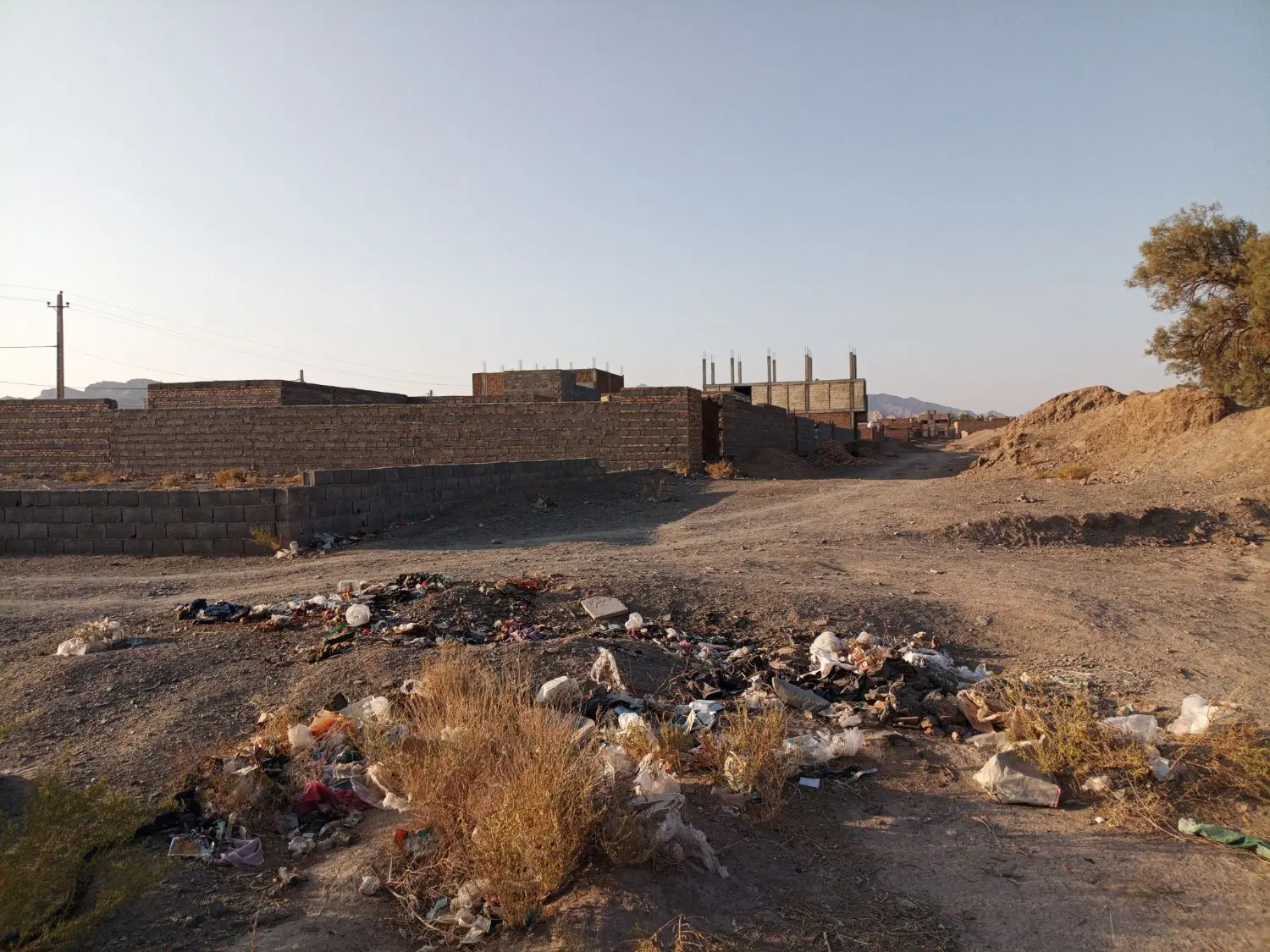 زمین فروشی