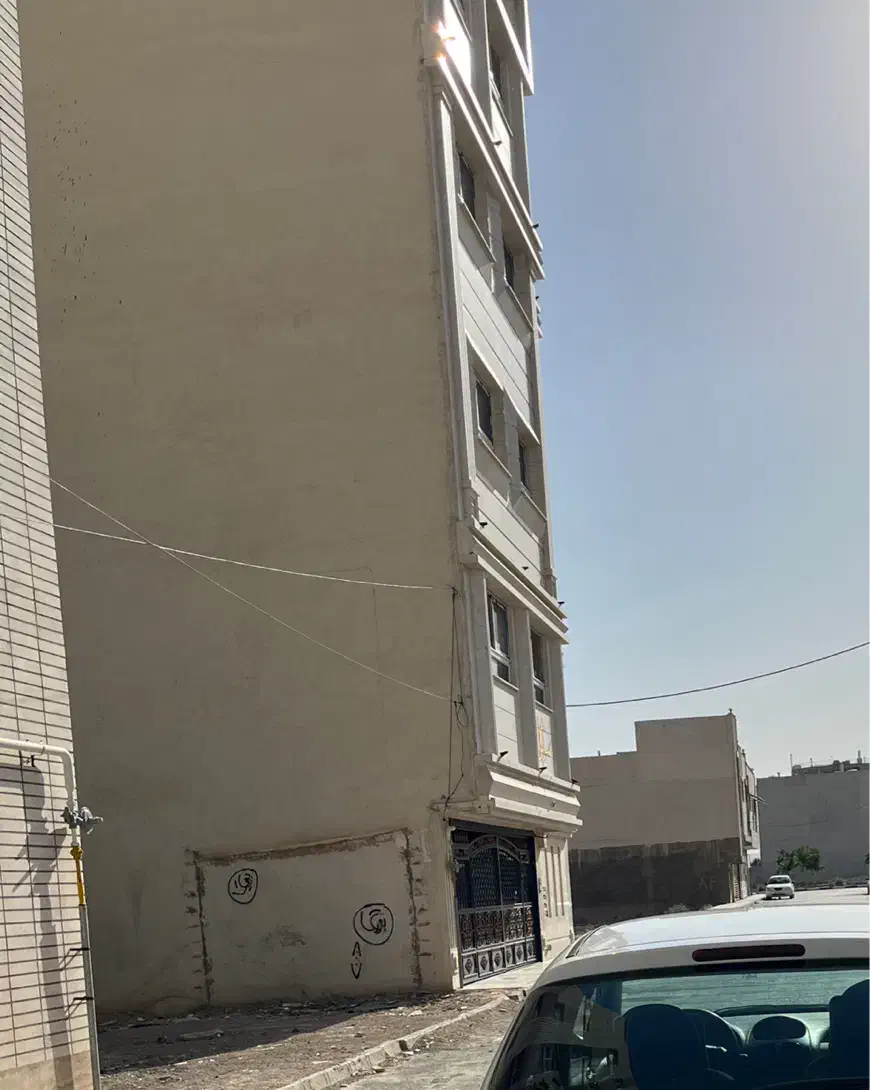 زمین ۱۳۶ فردوسی