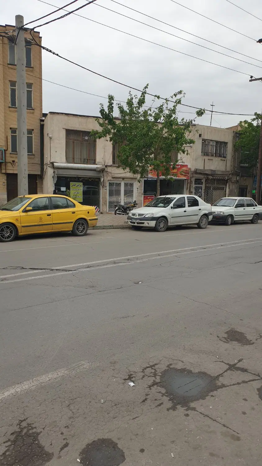۲۱۶متر ویلایی حاشیه چهارراه چمن