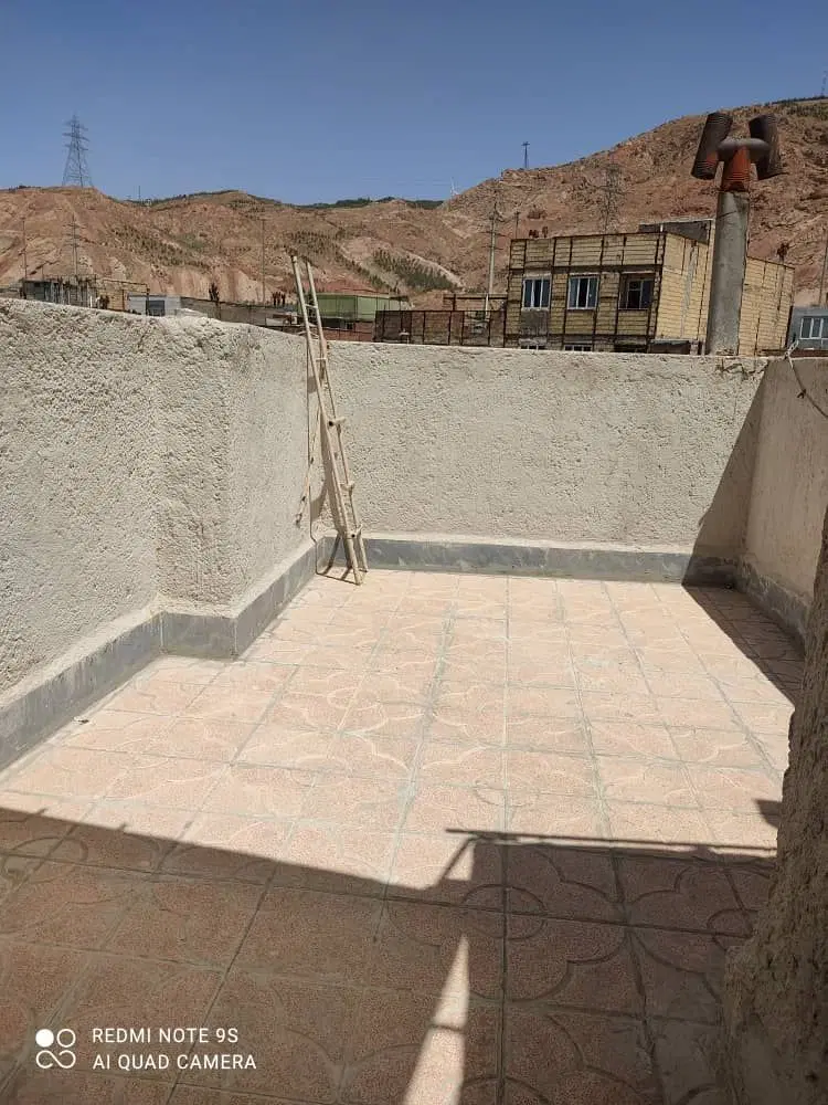 یک باب آپارتمان طبقه ونیم