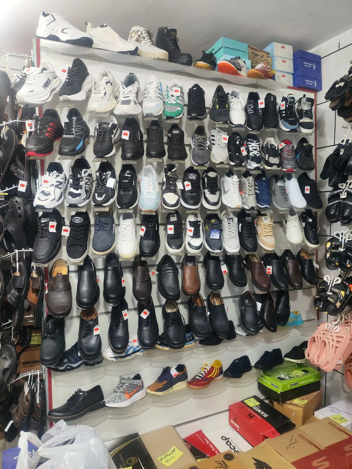 واگذاری کفش فروشی درحال کار