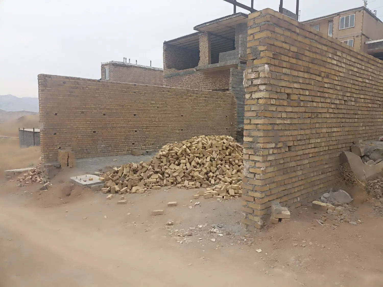 زمین سورازه سرخه دزج