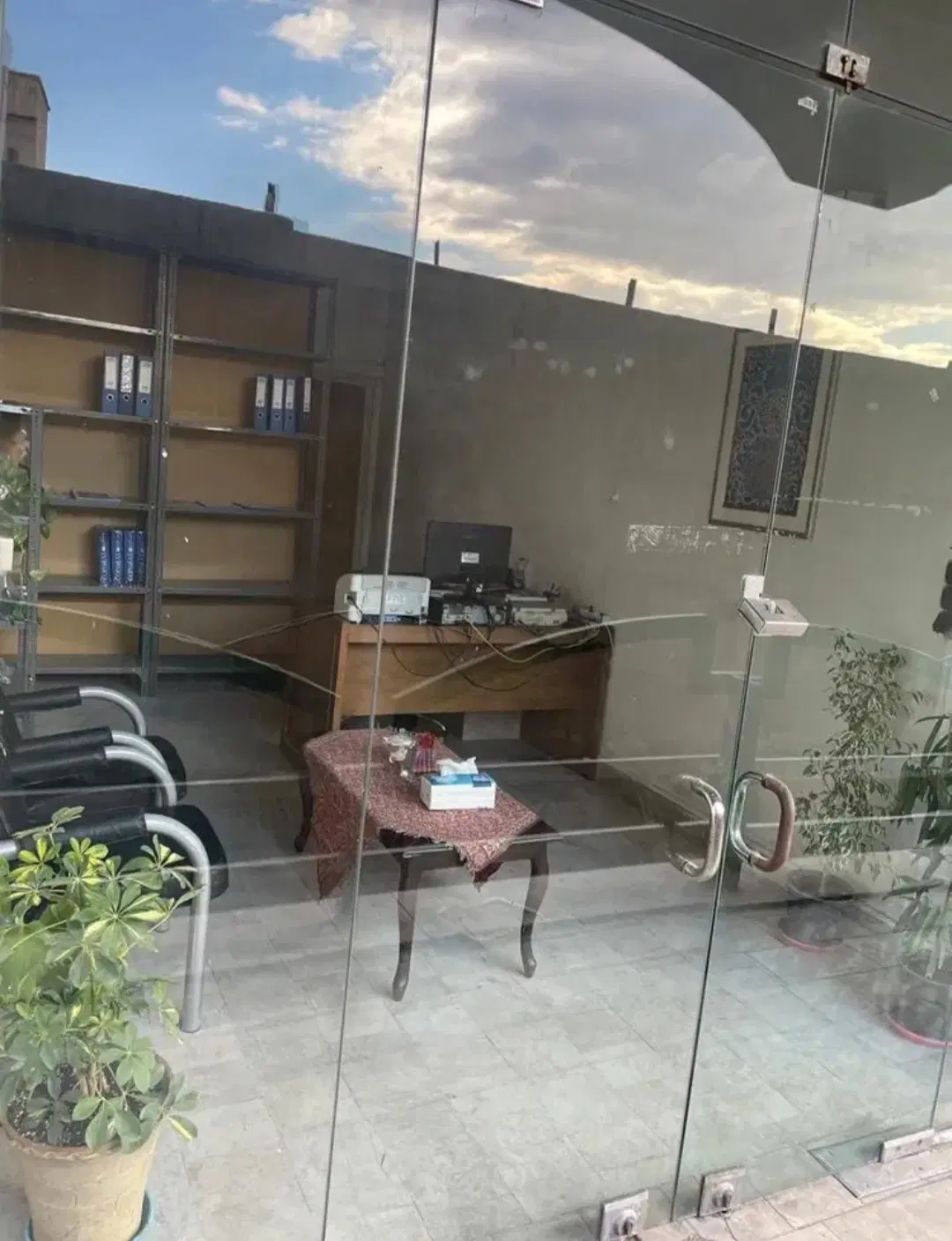 بازار سبزه میدان ۱۲ متر مغازه