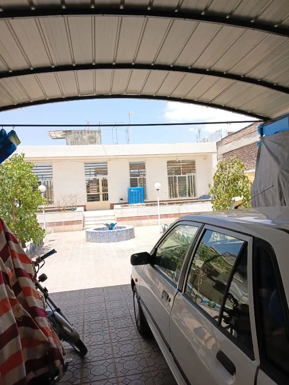 ملک فروشی
