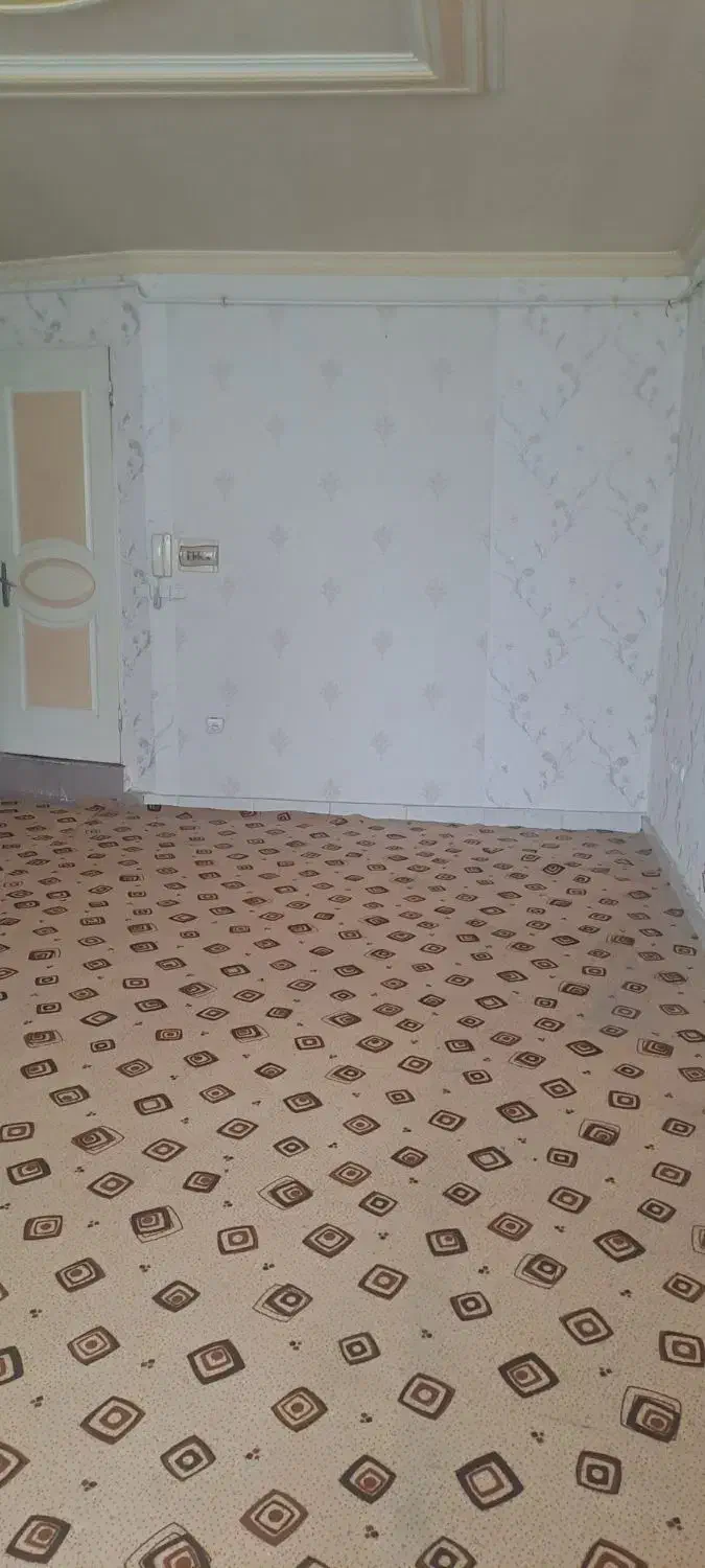 واحد طبقه اول در عباسی جنب فرهنگسرا 70متر