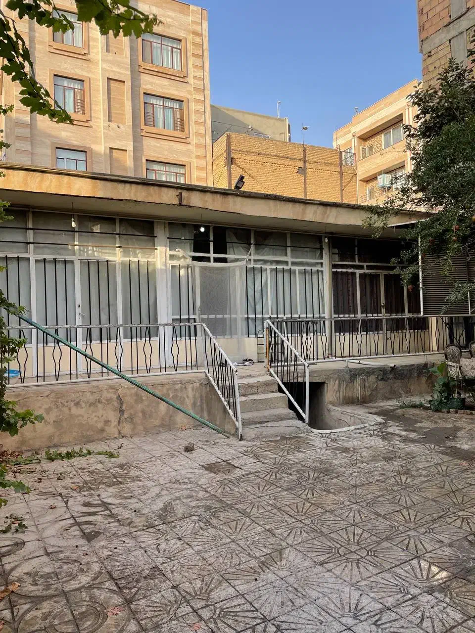 ویلایی هشتگرد قدیم 260متر