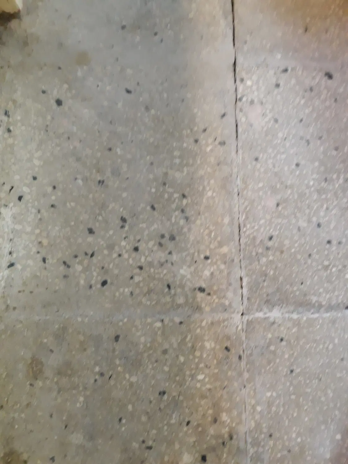 انبار ۶۰ متری