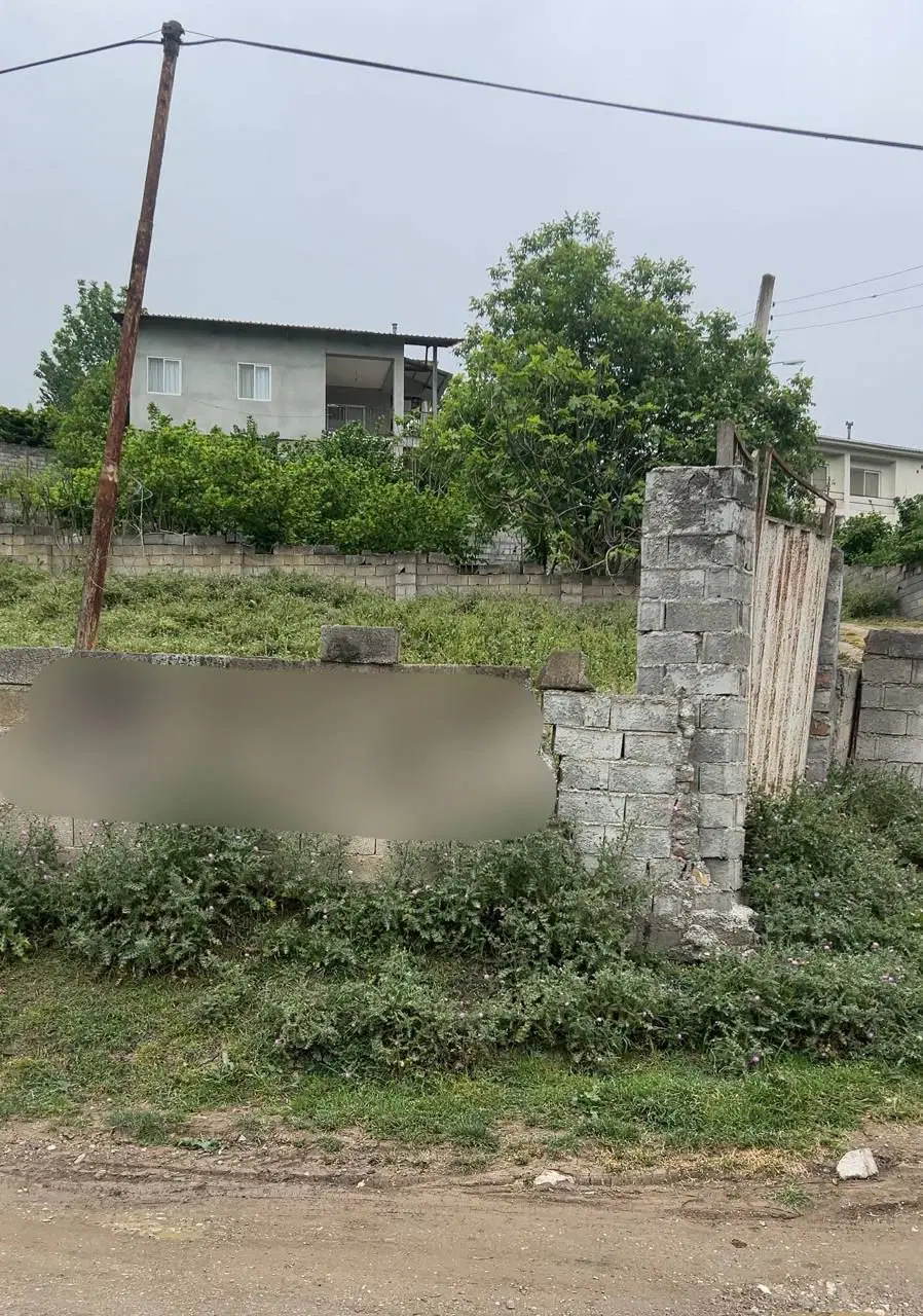 زمین ۲۰۰ متری سند تکبرگ دو نبش وبر خیابان اصلی