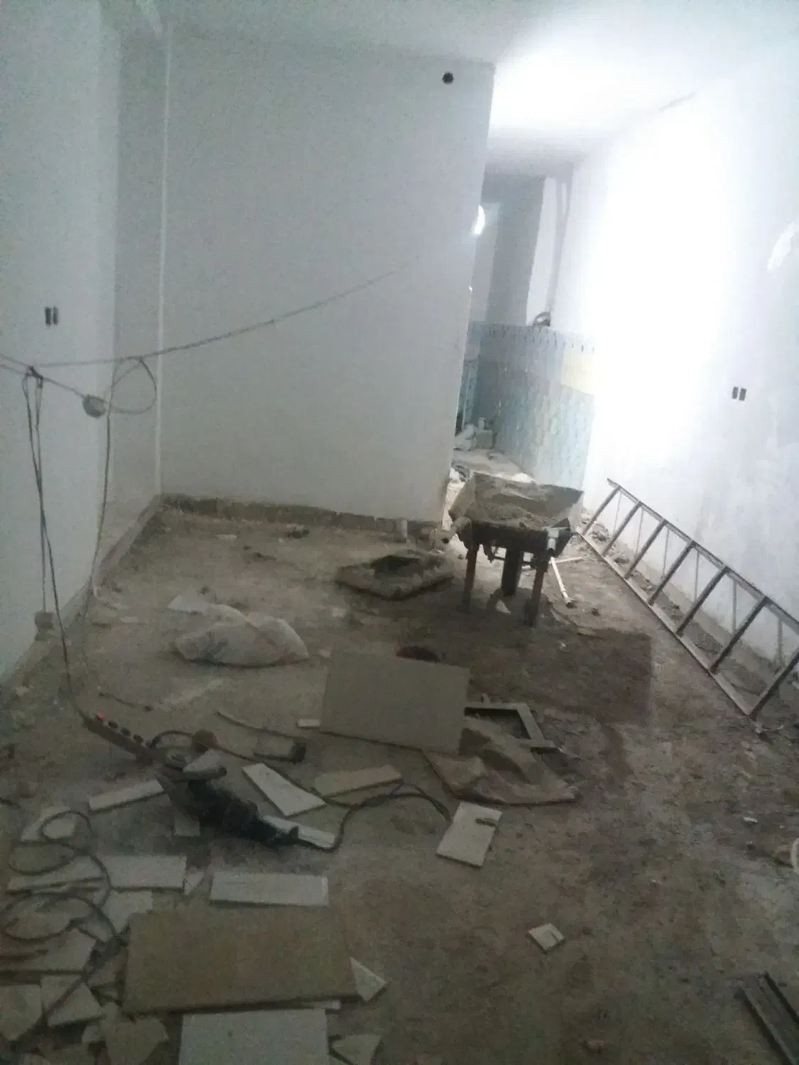 باسلام منزل ویلایی واقع درابوالمهندس ۱۵فرعی ۹حیاط