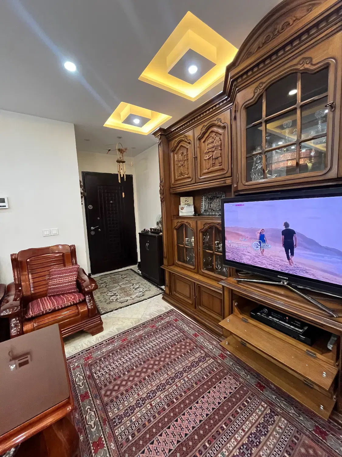 آپارتمان ۱۱۷ متری سه خوابه