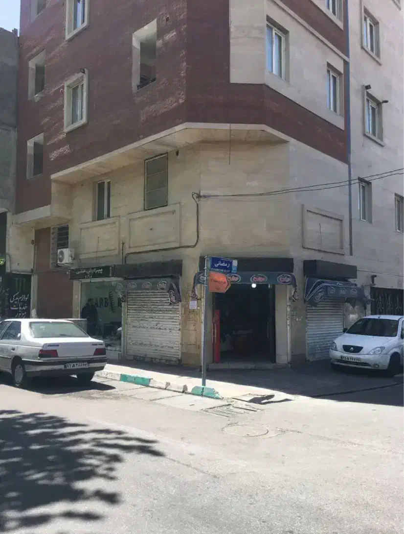 مغازه دونبش‌ اکازیون براصلی محله شلوغ آذری