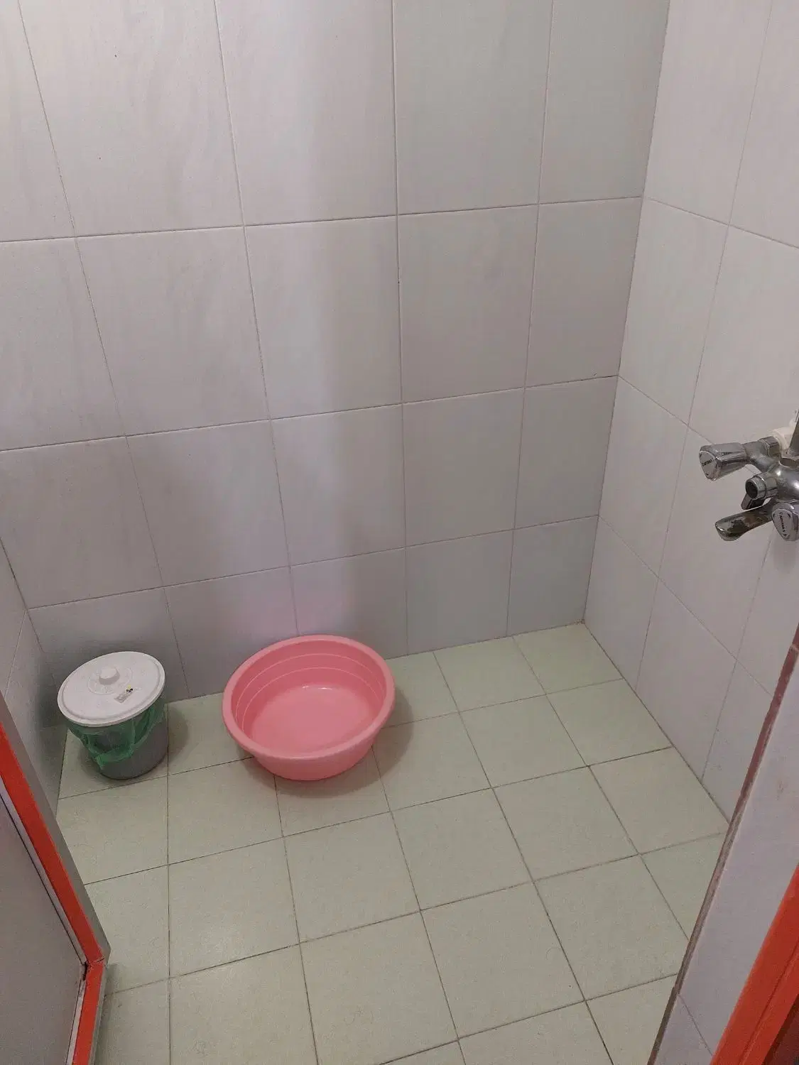 سوئیت منزل دربست ویلایی _ با پارکینگ