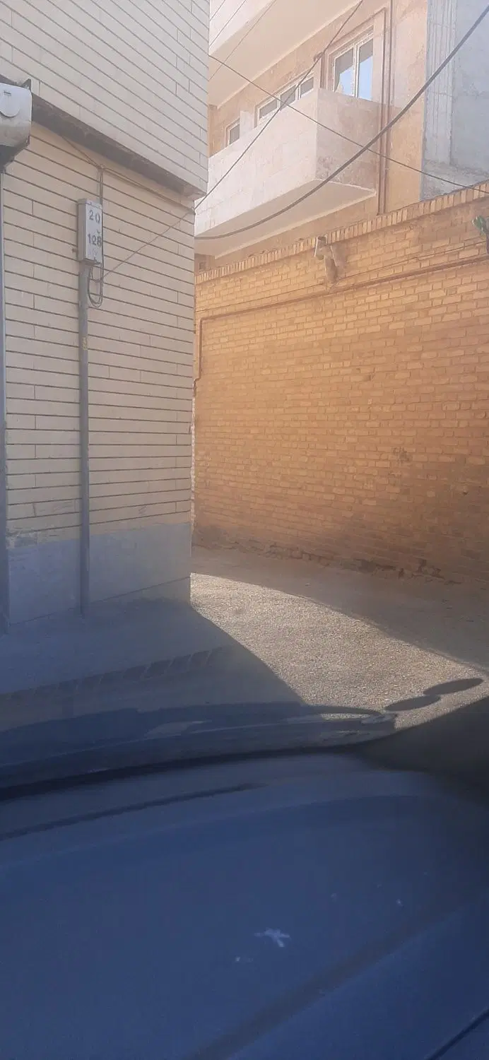 حیاط دو طبقه