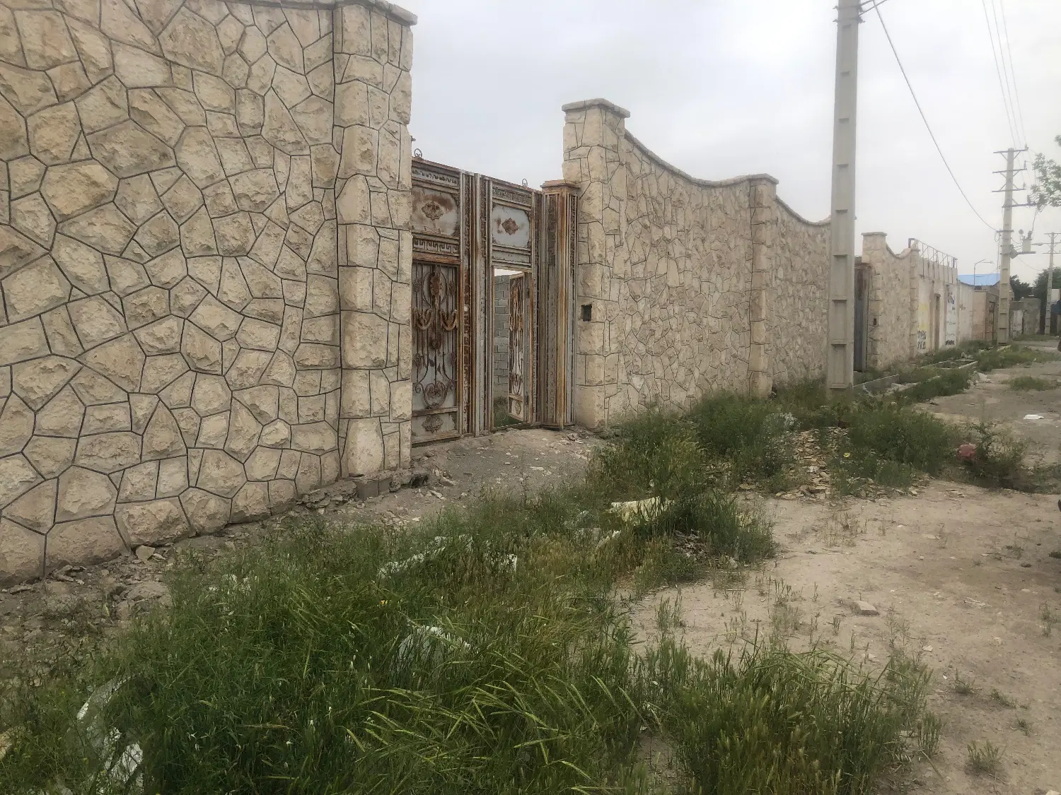 ۱۰۶۰ متر زمین قشلاق ملارد
