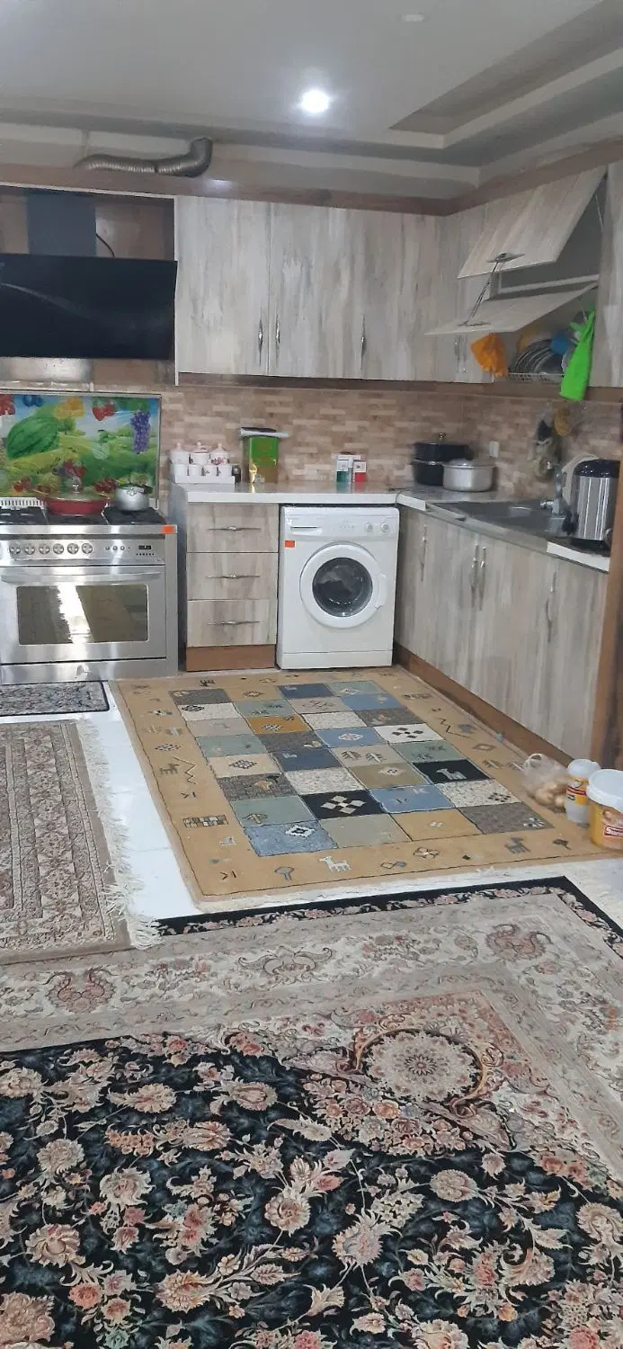 همکف یک کارمندی