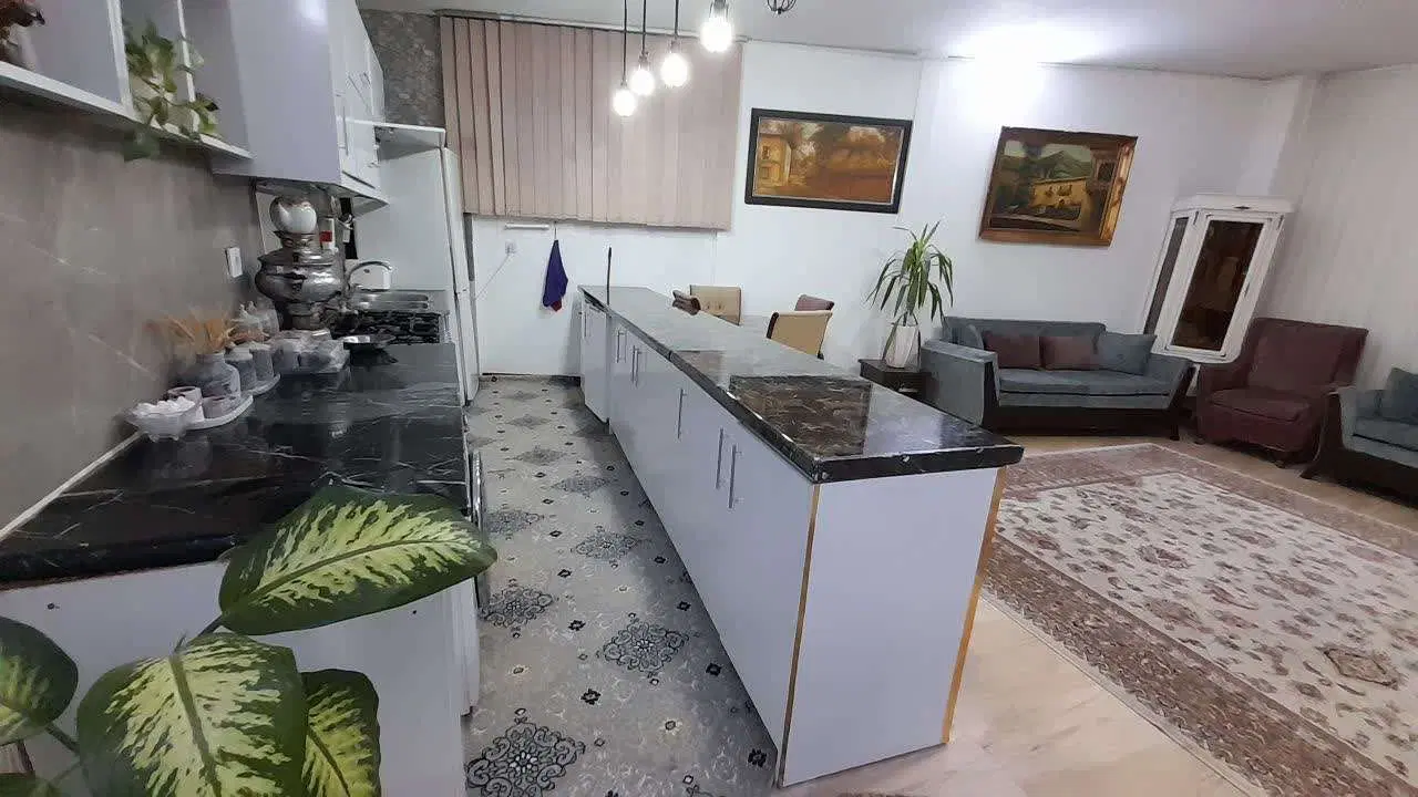 خانه ویلایی همراه مغازه تجاری دائم