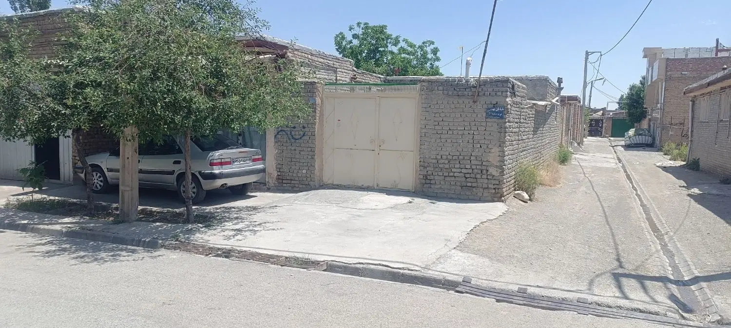 حیاط مسکونی