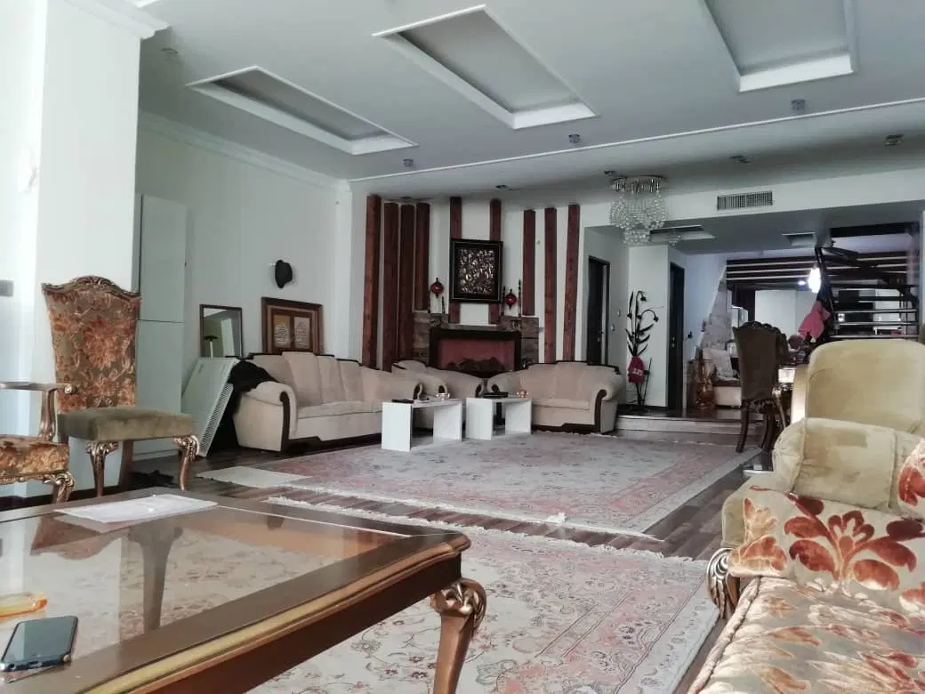 ۱۷۰ متر سالن کار،۱۵۰ متر آپارتمان