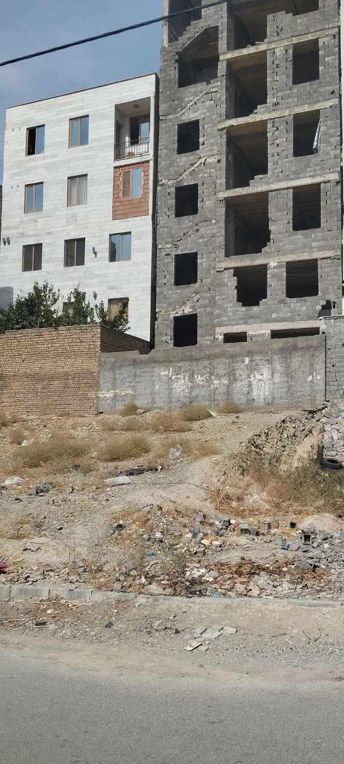 یک قطعه زمین ۱۲۶ متر