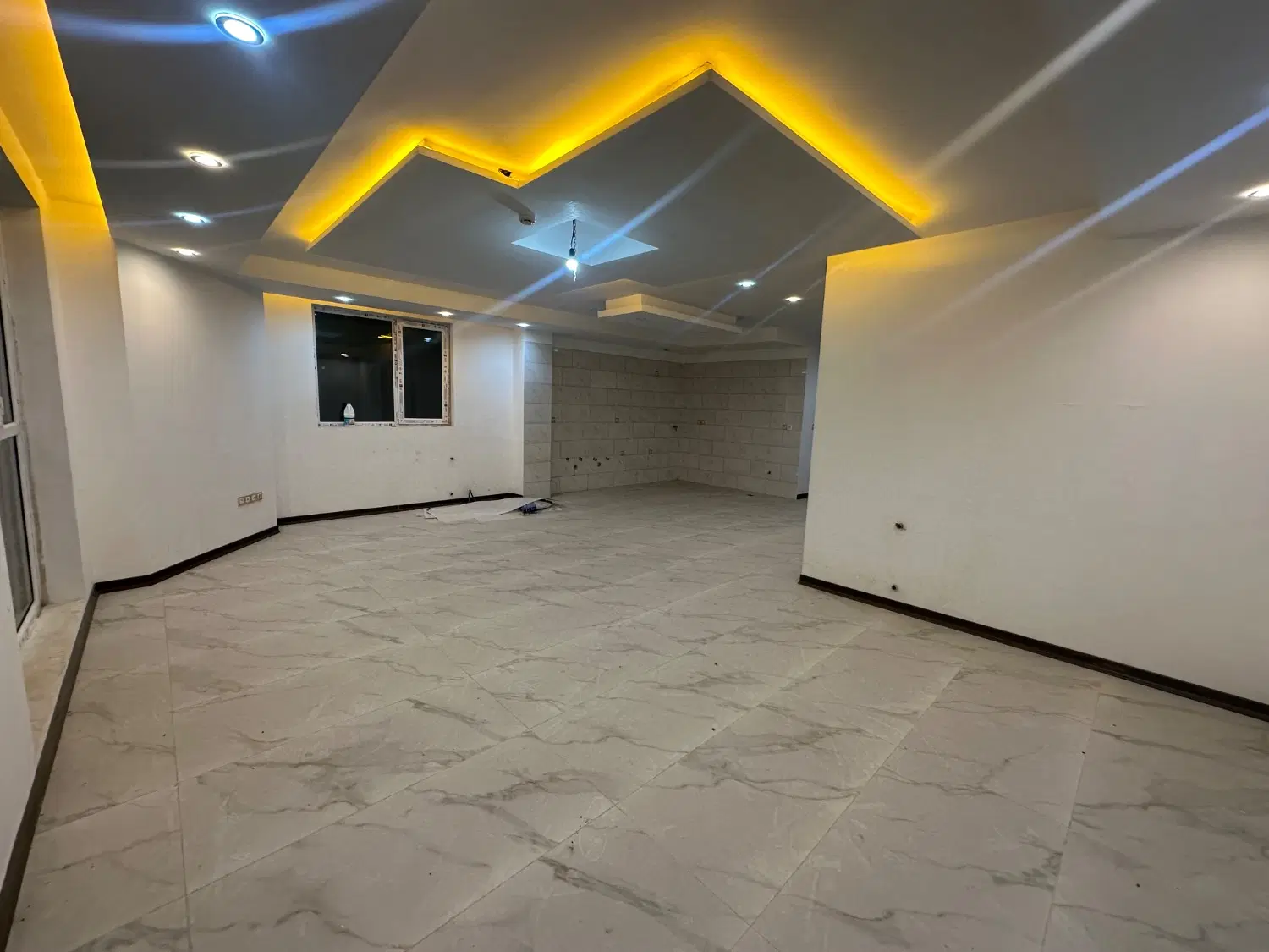 ۲۸۰مترویلایی فاز۵ نوساز _دوبر سه خواب_اسانسوردار