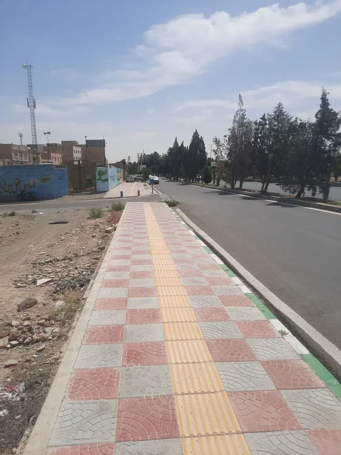 زمین بر خیابان دو نبش