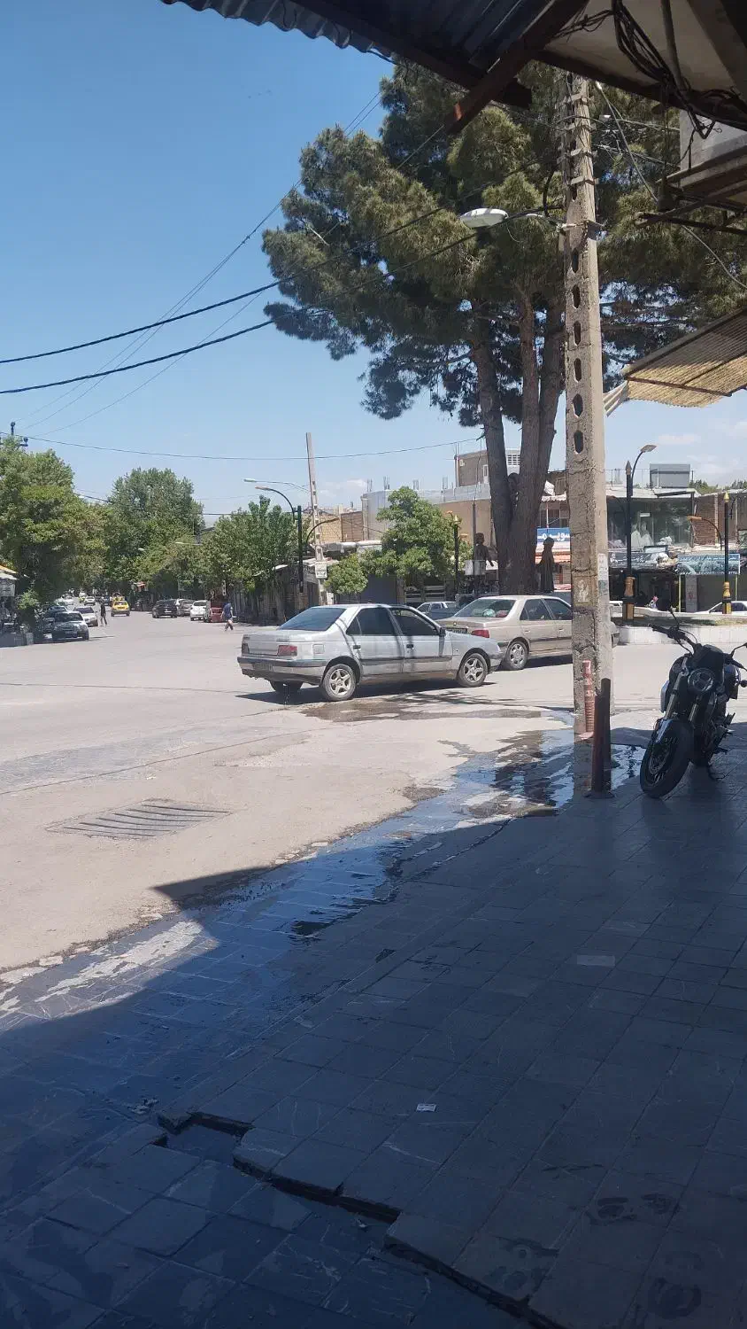 مغازه دور میدون منوچهری