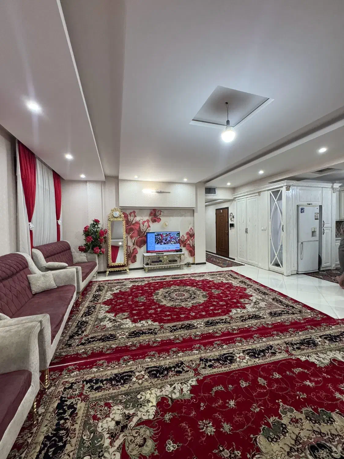 آپارتمان ۱۶۰ متری سر نبش فول امکانات (گل شهرک صبا)