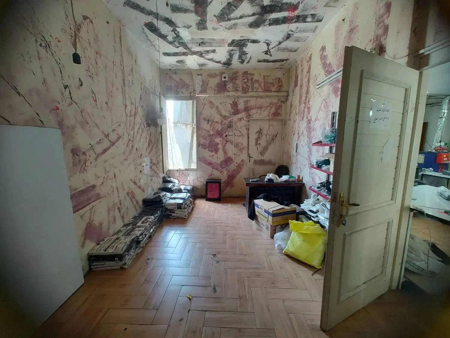 ۱۸۱متر سند تجاری بر خیابان سمیه تقاطع بهار