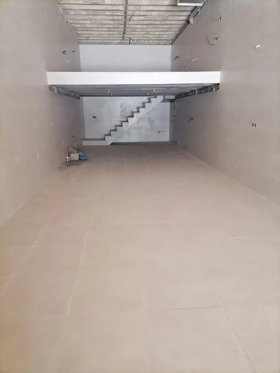 مغازه دو طبقه نوساز مرکز مسکن مهر اکرمیه