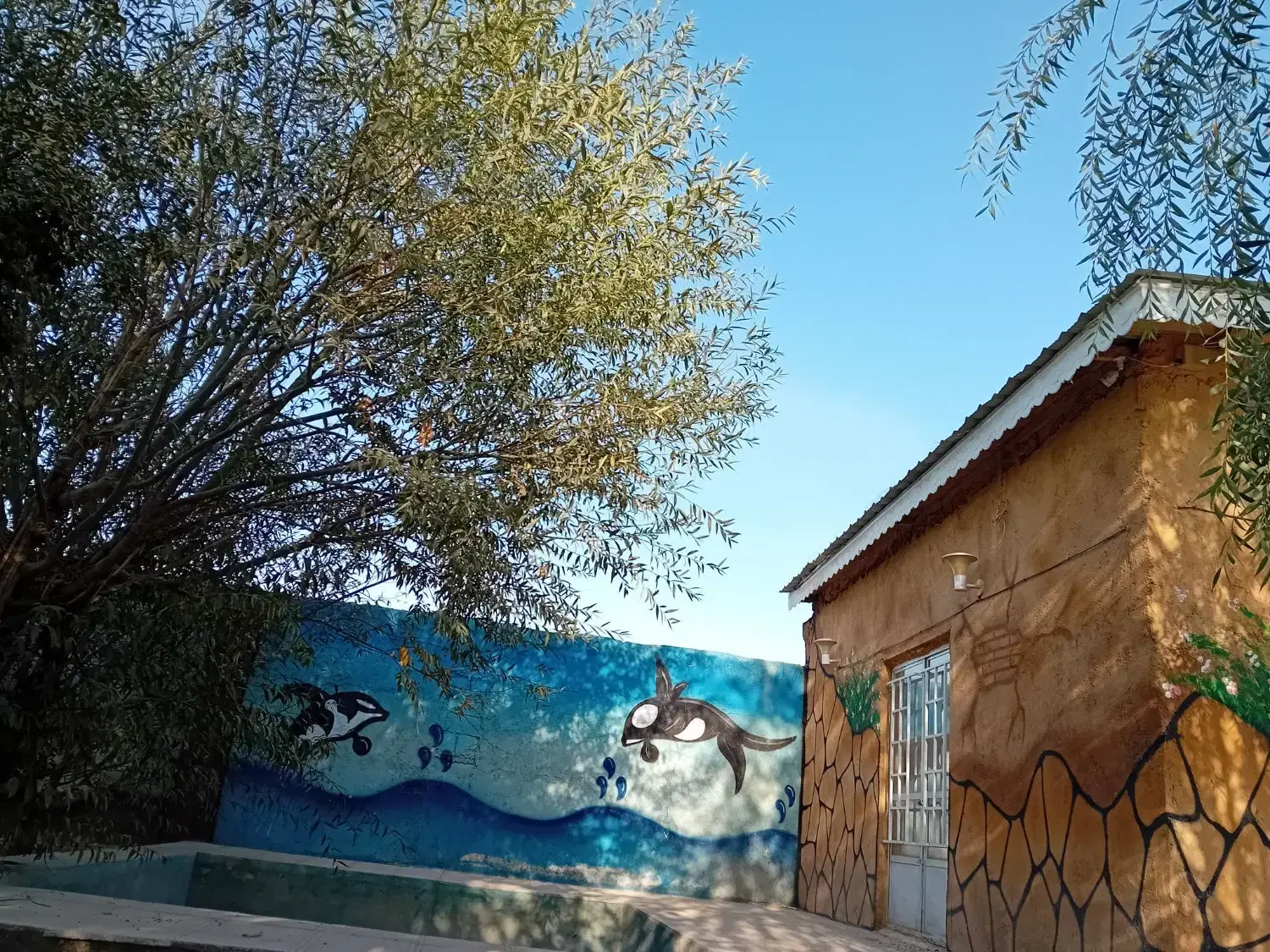 ۶۰۰مترباغچه ویلایی اب برق گاز شاهنامه معاوضه