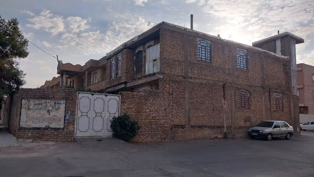 ویلایی ۲۵۰ متری سه نبش دو طبقه