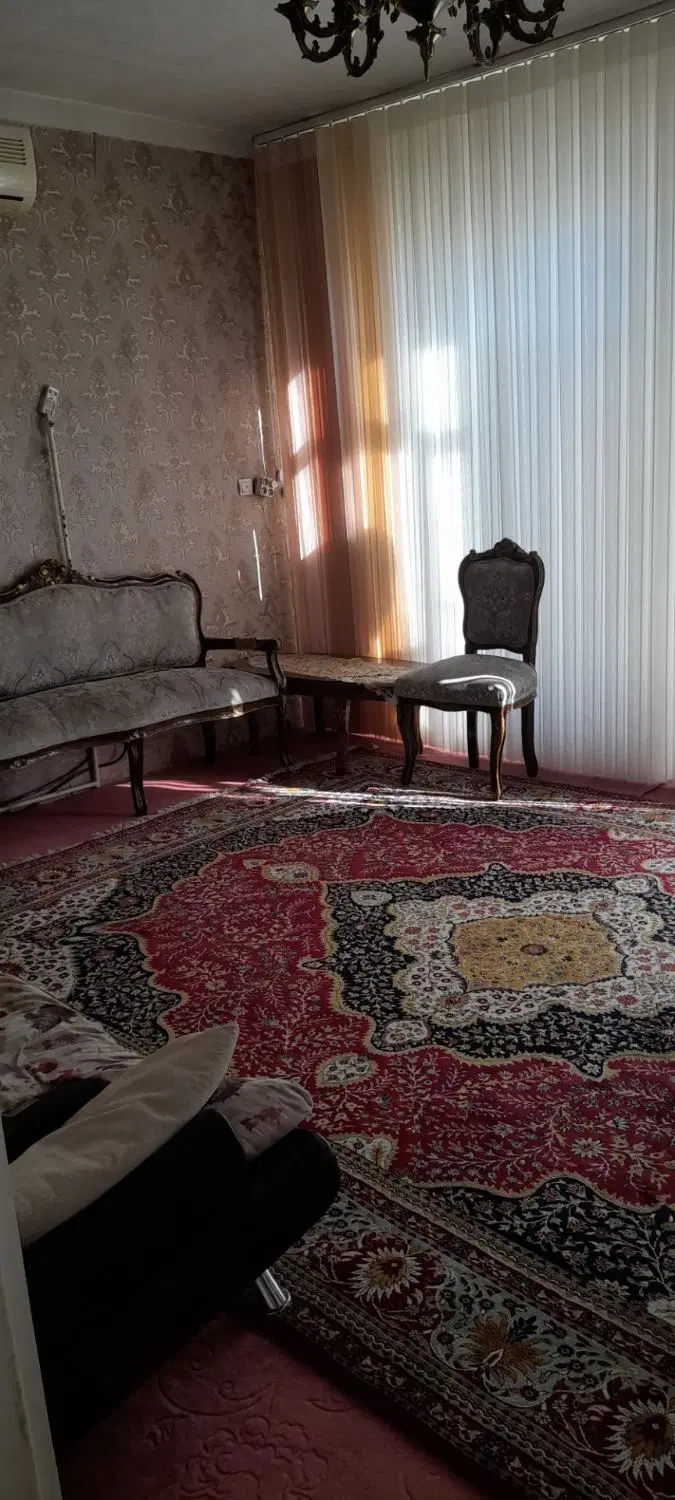 حیاط ۱۳۰ متری ۲طبقه