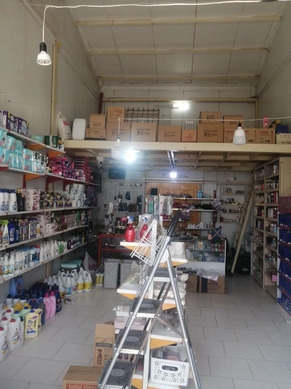 یک دربند مغازه تجاری دائم