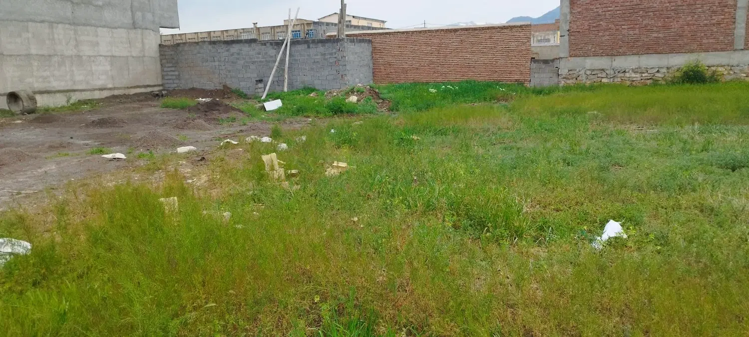 یک قطعه زمین مسکونی