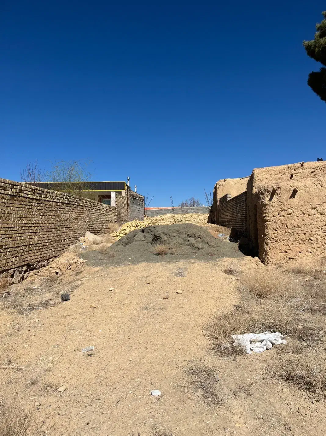 زمین واقع در روستای گلچشمه