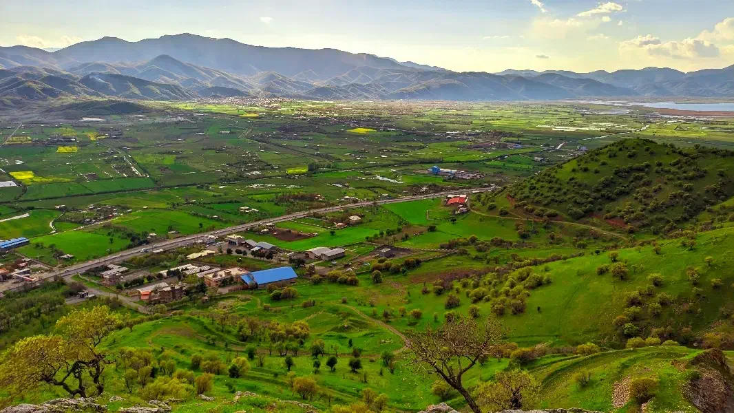 زمین کشاورزی جادە مرز