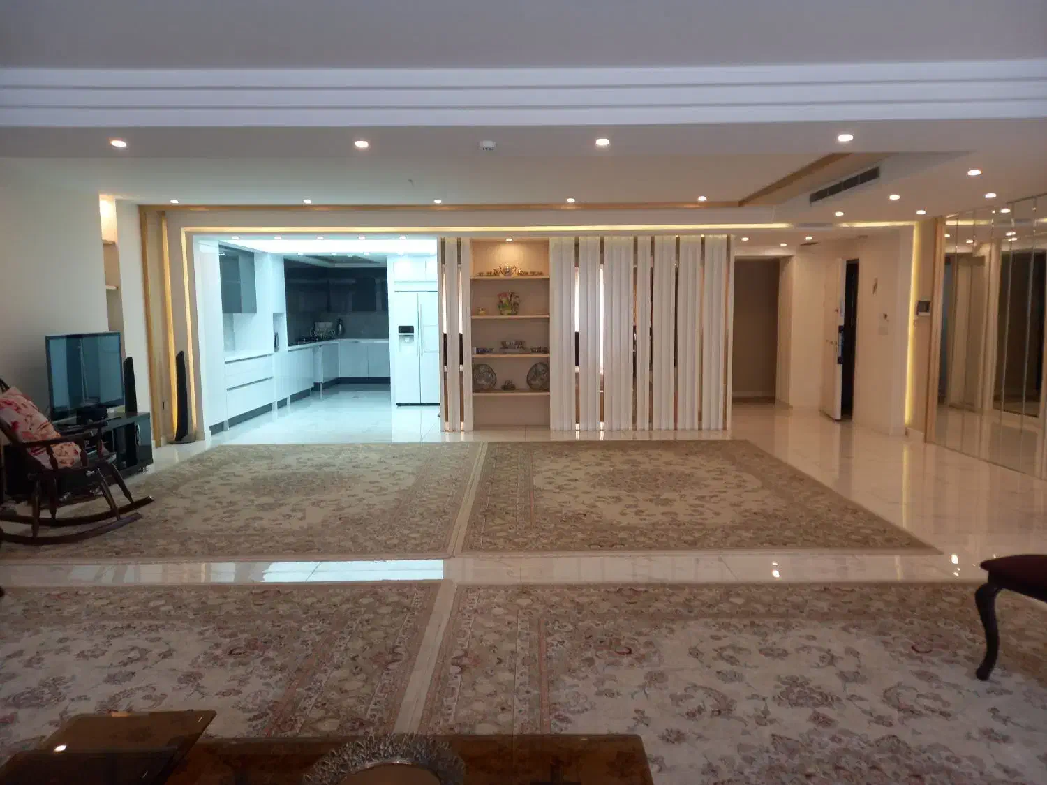 فروش اپارتمان ۲۲۰ متری چهار خواب  مهراباد