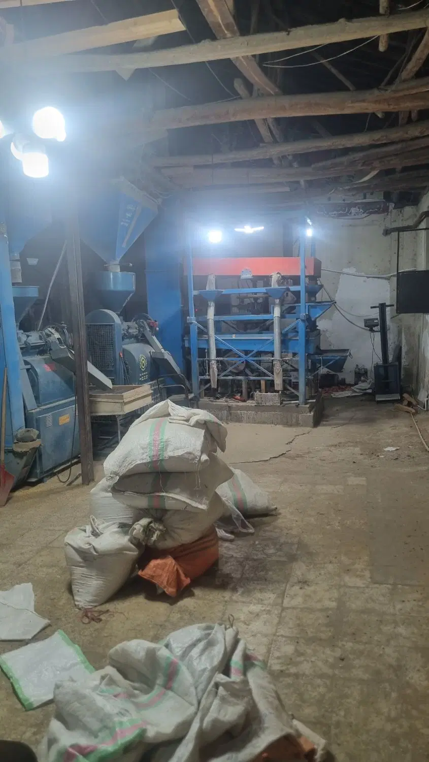کارخانه برنج کوبی بر اصلی خیابان با یه دهنه مغازه