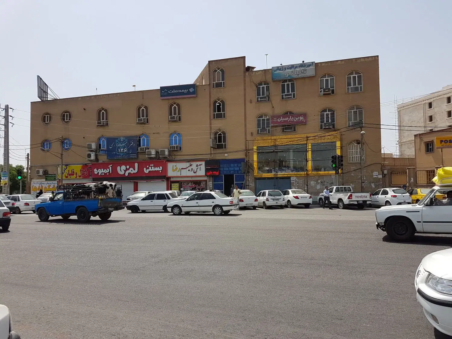 آپارتمان نبش گلستان تجاری اداری