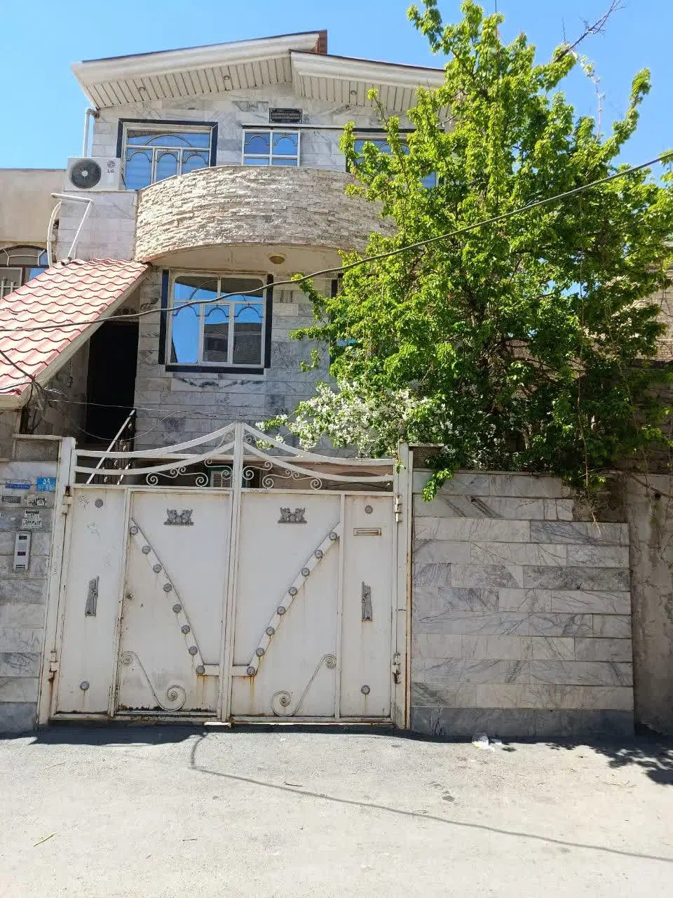 سه طبقه حیاط دار دوبلکس میعاد۲۶ ، سنبل۲