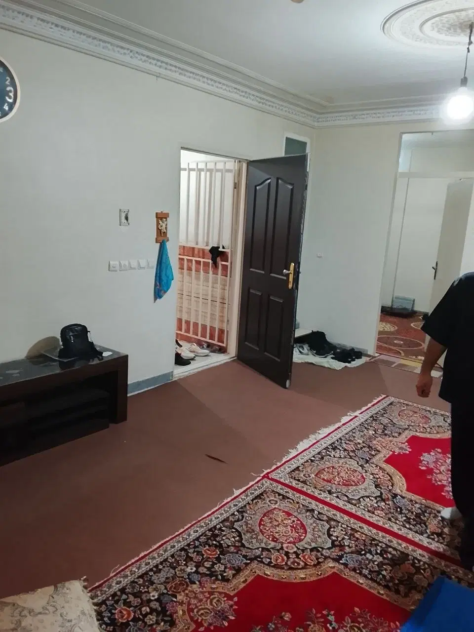 واحد فروشی ۶۵متری  انباری دارد  سال س