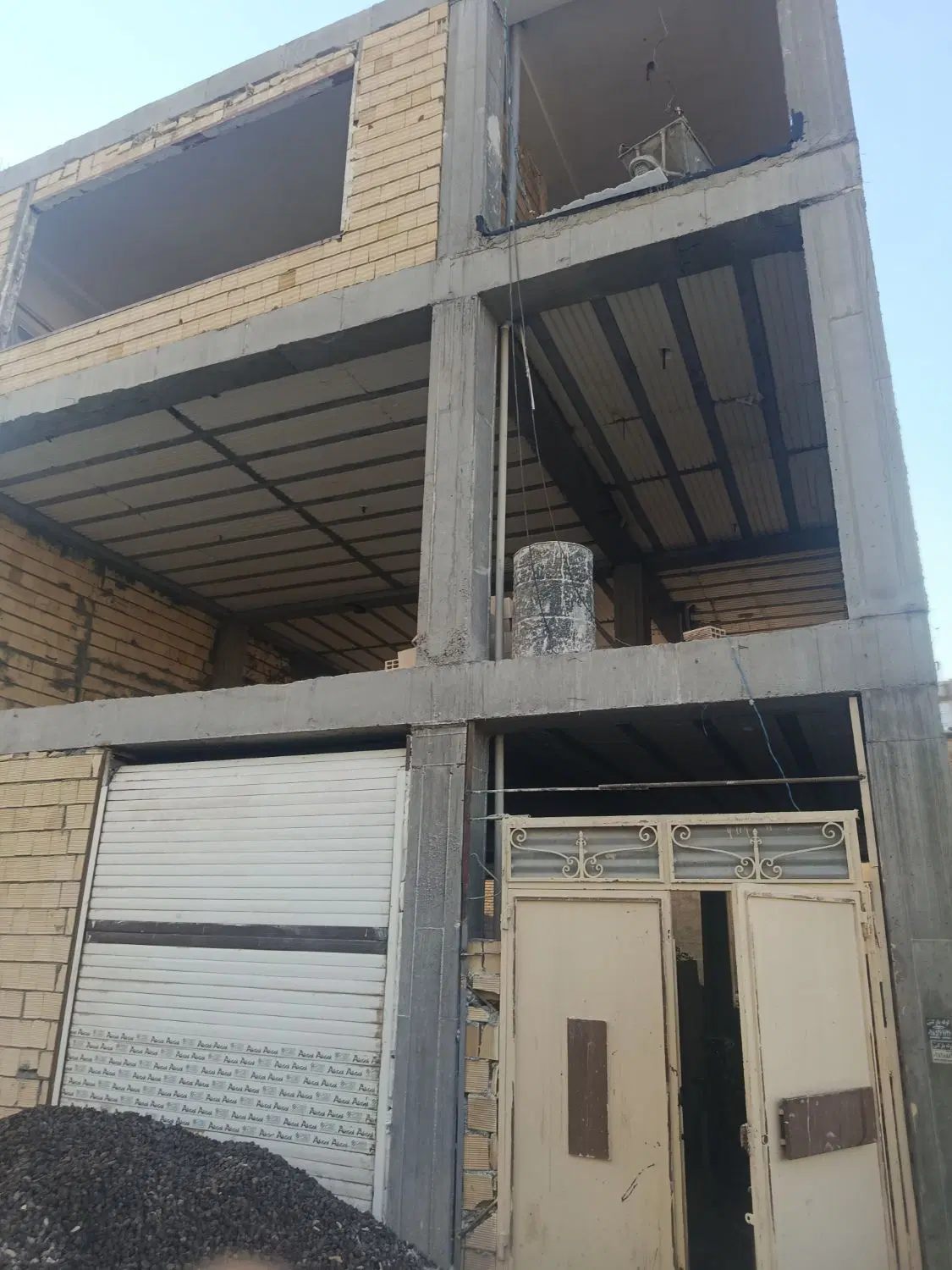 منزل دو طبقه و پیلوت