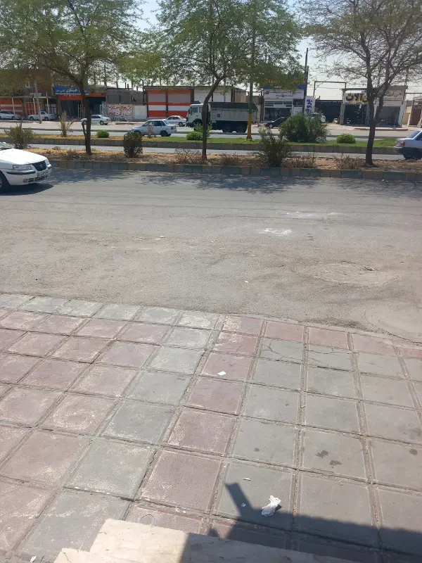 زمین ۳۰۰متری