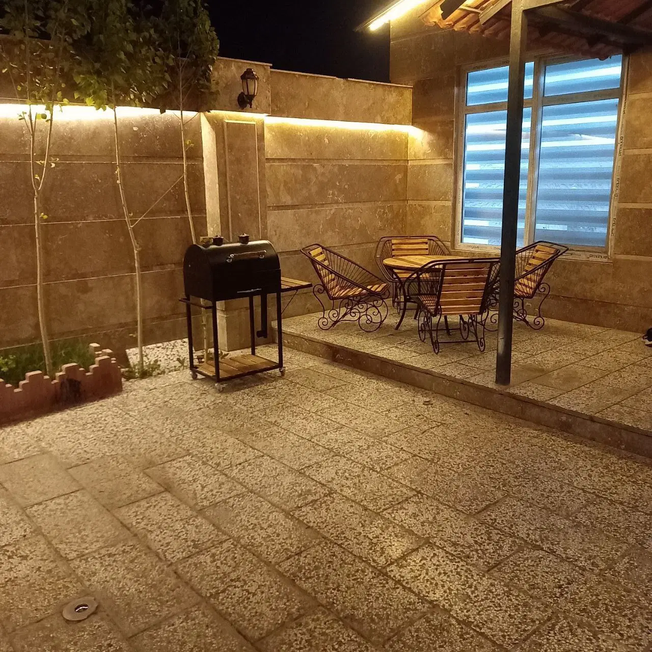 سوییت ویلایی استخر داخل دوخواب شیک و مرتب