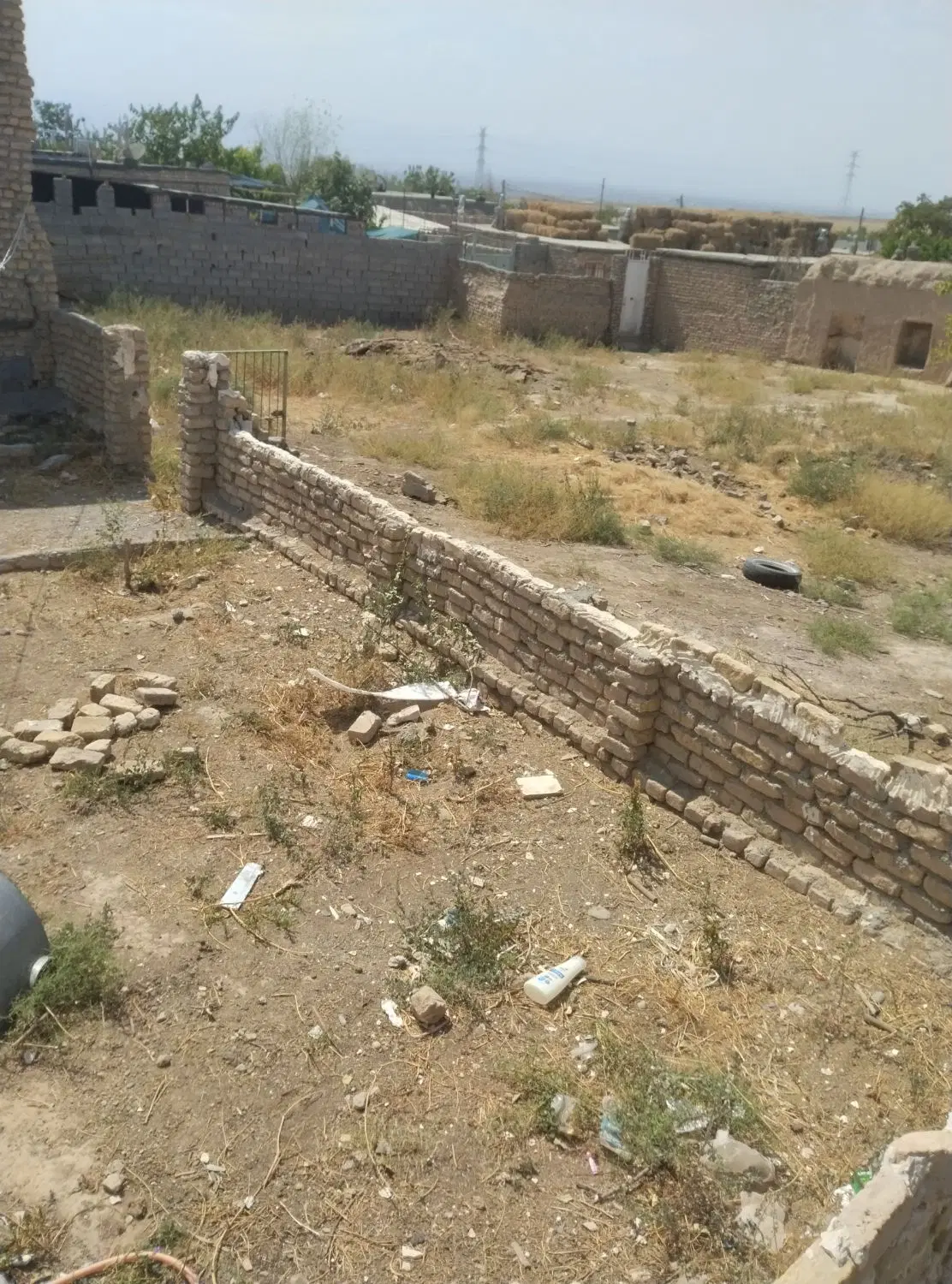 ۱۰۰ متر خانه به همراه دامداری