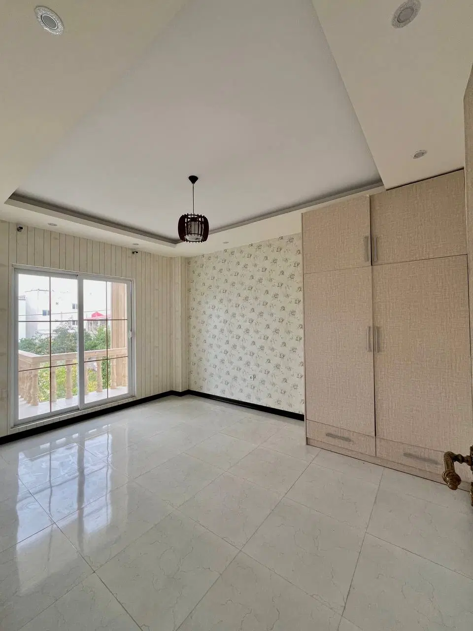 عمارت ۴۰۰ متری استخردار باسند قیمت کف ۲۰ تومن